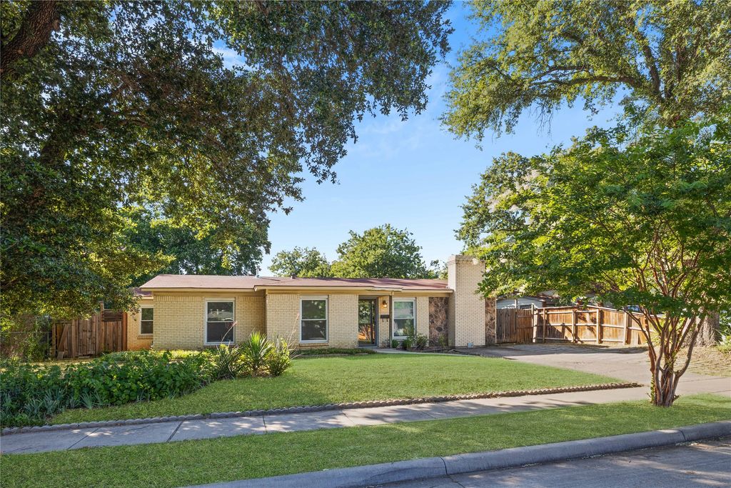 1203 Valley View Drive, Arlington, TX 76010