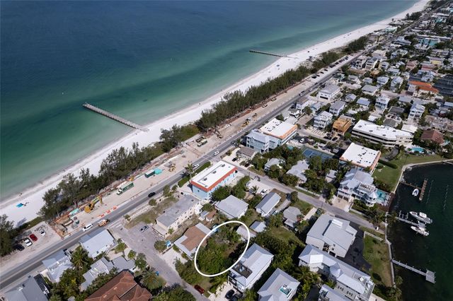 106 11TH STREET S, Bradenton Beach, FL 34217