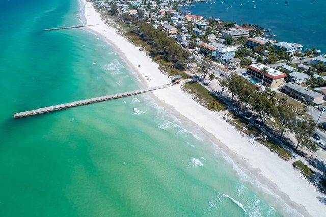 106 11TH STREET S, Bradenton Beach, FL 34217