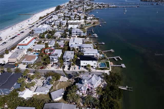 106 11TH STREET S, Bradenton Beach, FL 34217