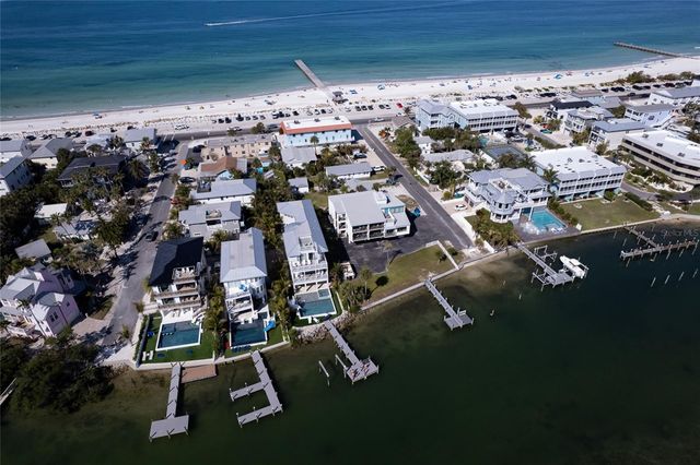 106 11TH STREET S, Bradenton Beach, FL 34217