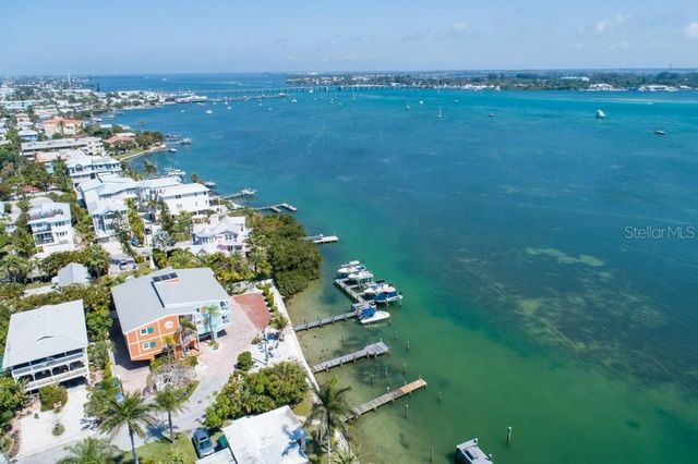 106 11TH STREET S, Bradenton Beach, FL 34217