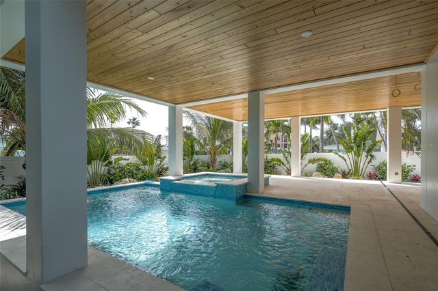 106 11TH STREET S, Bradenton Beach, FL 34217