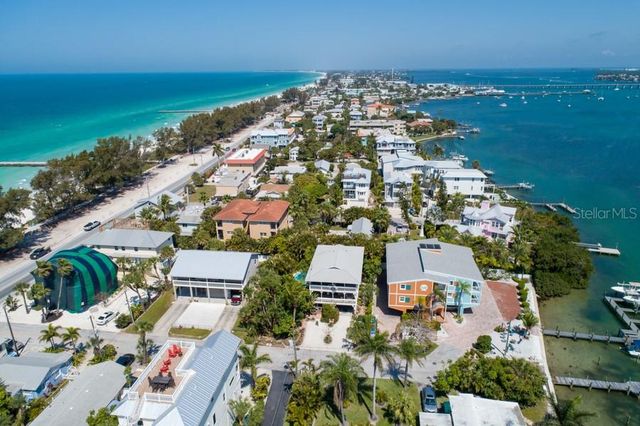 106 11TH STREET S, Bradenton Beach, FL 34217