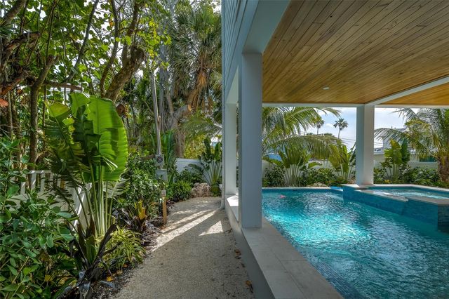 106 11TH STREET S, Bradenton Beach, FL 34217