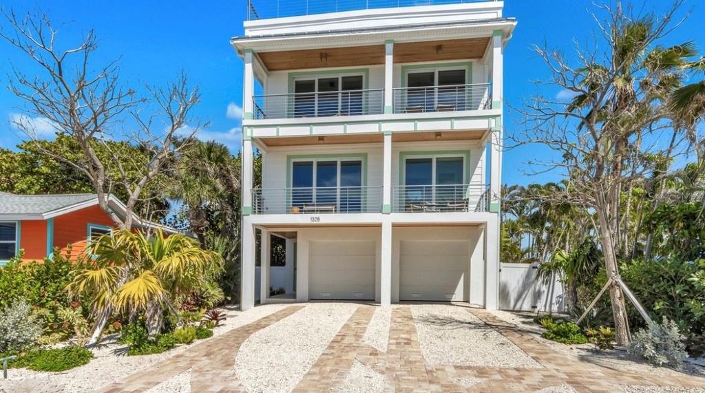 106 11TH STREET S, Bradenton Beach, FL 34217