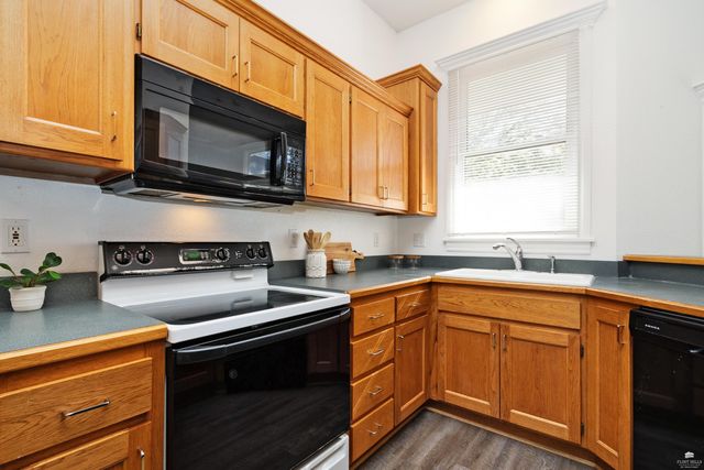 620 Dehoff Drive, Manhattan, KS 66502