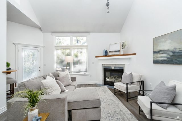 620 Dehoff Drive, Manhattan, KS 66502