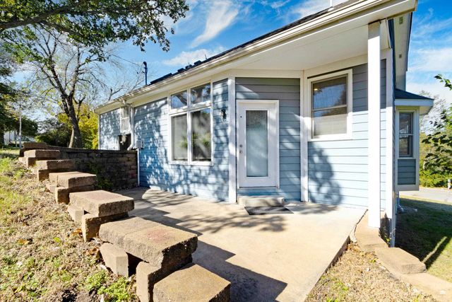 620 Dehoff Drive, Manhattan, KS 66502