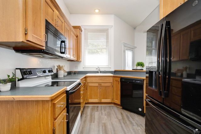 620 Dehoff Drive, Manhattan, KS 66502