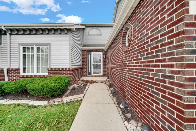 633 W 94th Court, Crown Point, IN 46307