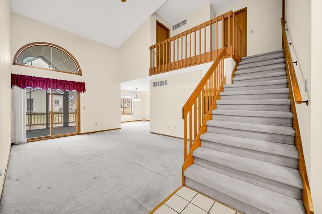 633 W 94th Court, Crown Point, IN 46307