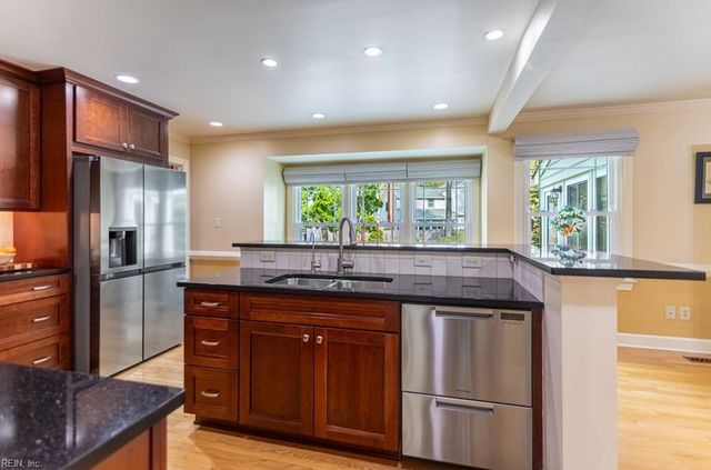 101 Yorkwood LN, Yorktown, VA 23692