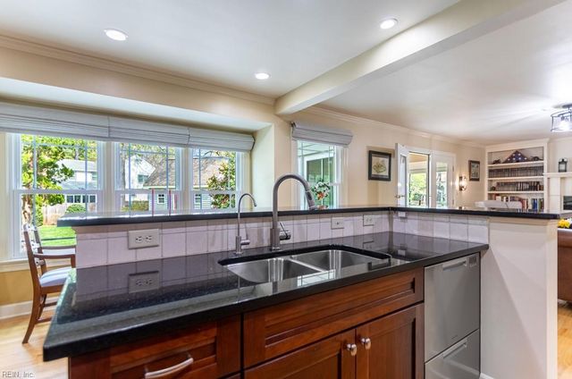 101 Yorkwood LN, Yorktown, VA 23692