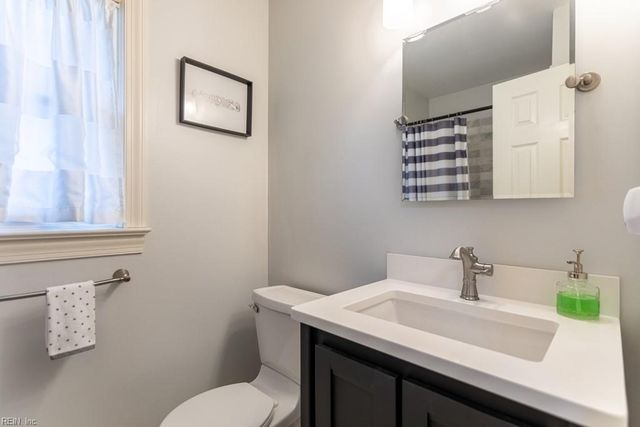 101 Yorkwood LN, Yorktown, VA 23692