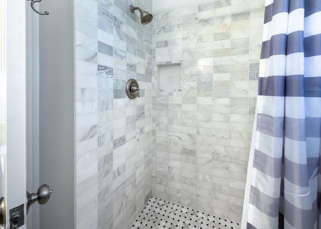 101 Yorkwood LN, Yorktown, VA 23692