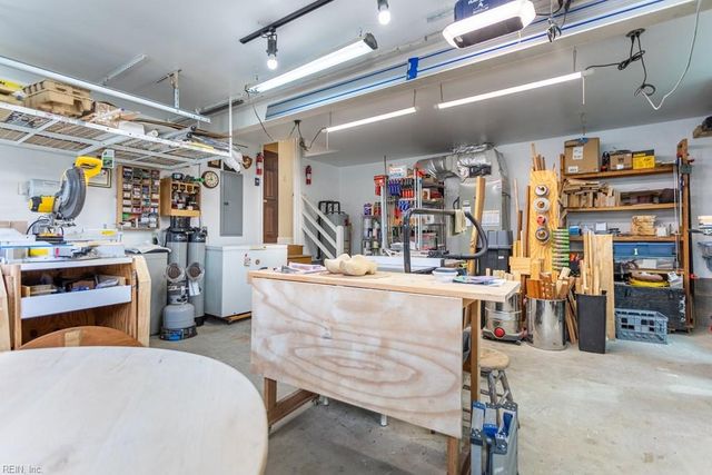 101 Yorkwood LN, Yorktown, VA 23692