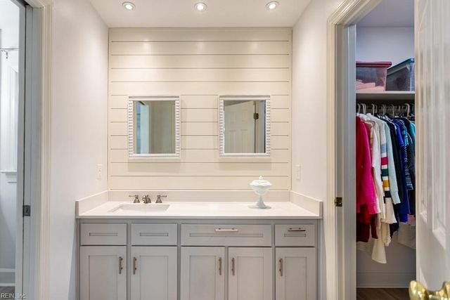 101 Yorkwood LN, Yorktown, VA 23692