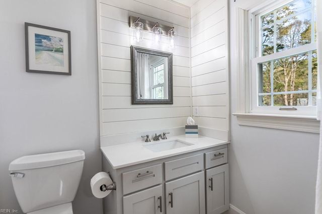 101 Yorkwood LN, Yorktown, VA 23692