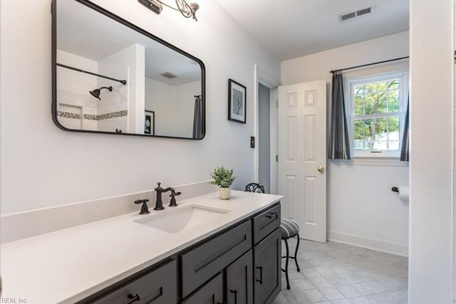 101 Yorkwood LN, Yorktown, VA 23692