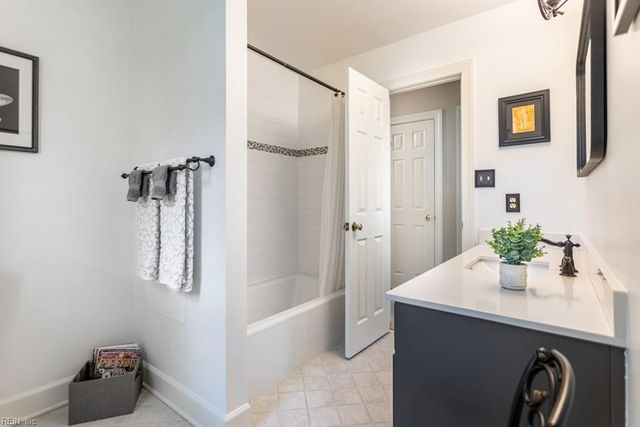 101 Yorkwood LN, Yorktown, VA 23692