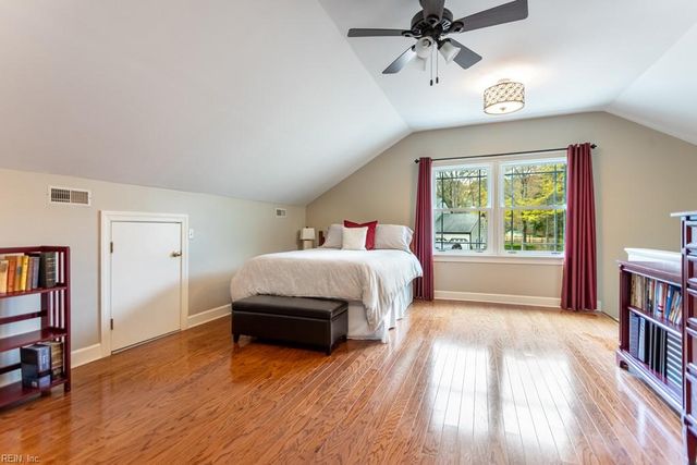 101 Yorkwood LN, Yorktown, VA 23692