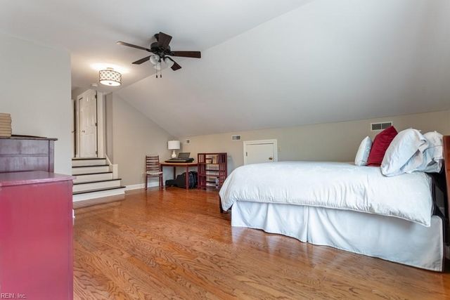 101 Yorkwood LN, Yorktown, VA 23692