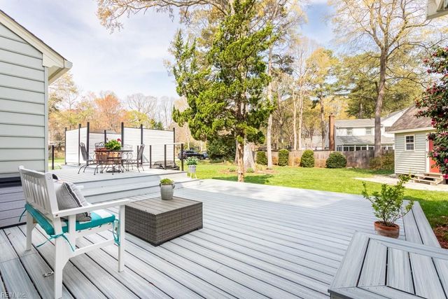 101 Yorkwood LN, Yorktown, VA 23692