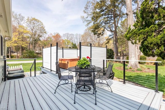 101 Yorkwood LN, Yorktown, VA 23692