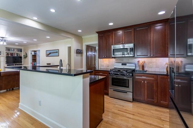 101 Yorkwood LN, Yorktown, VA 23692