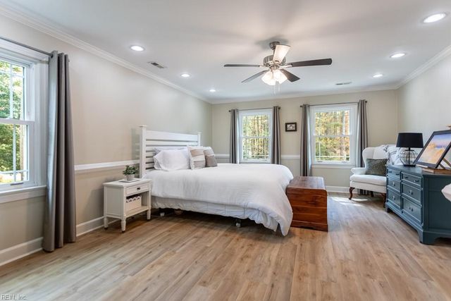 101 Yorkwood LN, Yorktown, VA 23692