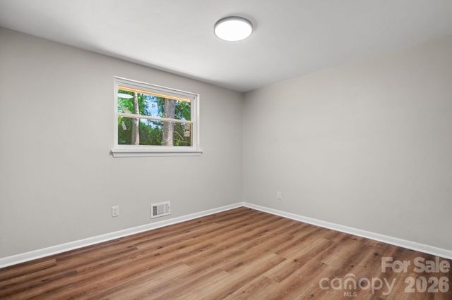 965 23rd Avenue NE, Hickory, NC 28601