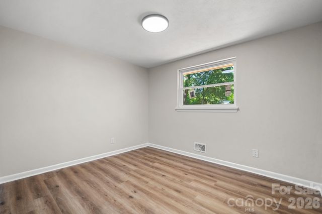 965 23rd Avenue NE, Hickory, NC 28601