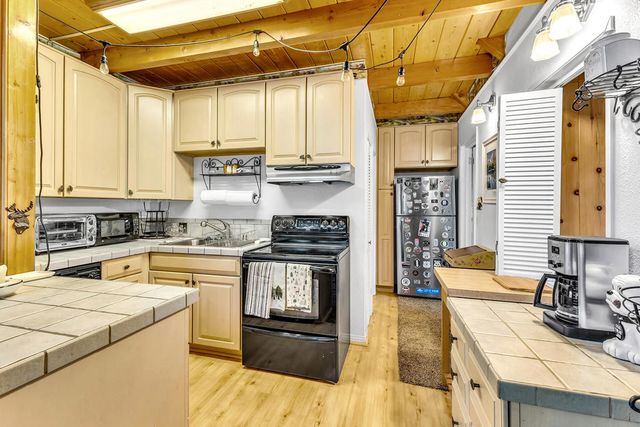 25437 Nestwa Trail, Idyllwild, CA 92549