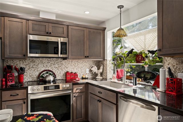 7055 81st Street SW, Lakewood, WA 98499