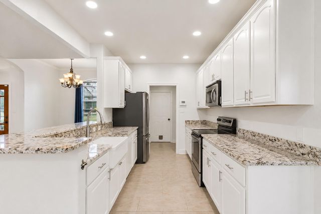 220 Ulupau CIR, Bastrop, TX 78602
