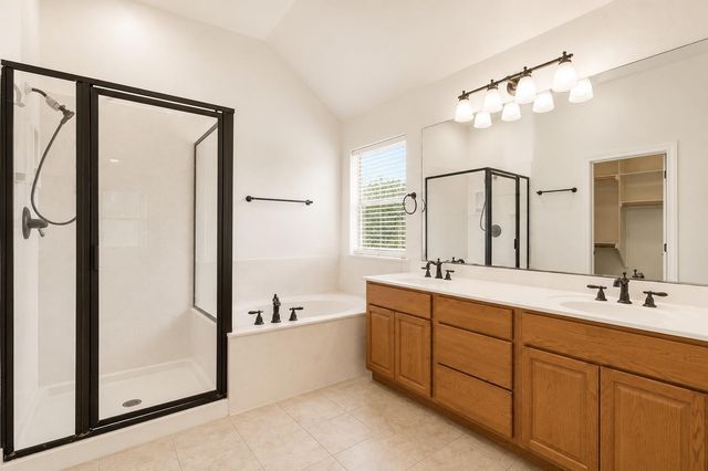 220 Ulupau CIR, Bastrop, TX 78602