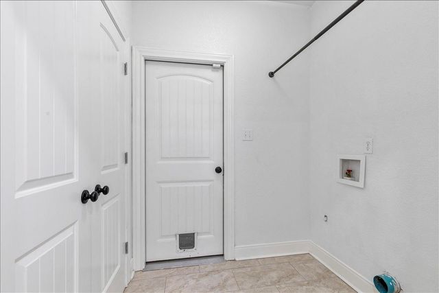220 Ulupau CIR, Bastrop, TX 78602