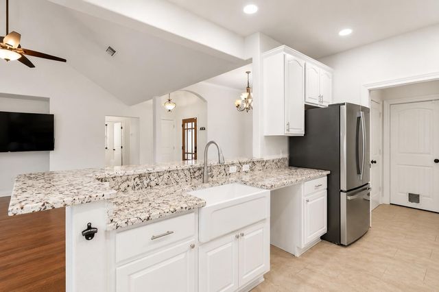 220 Ulupau CIR, Bastrop, TX 78602