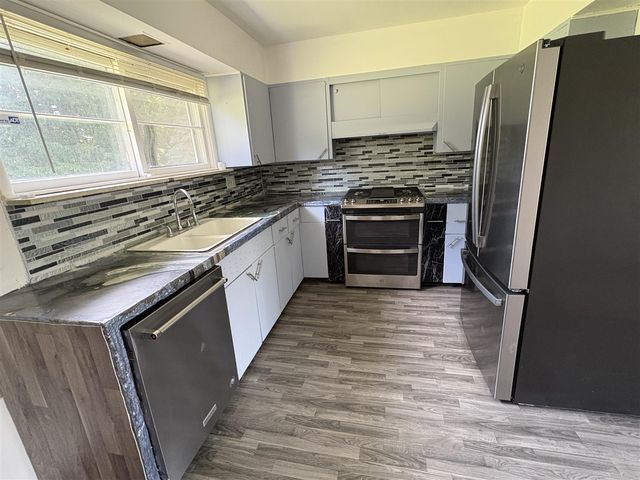 340 Lakeshore Drive, Battle Creek, MI 49015