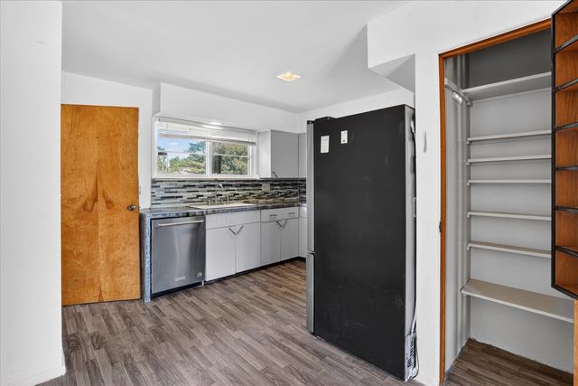 340 Lakeshore Drive, Battle Creek, MI 49015