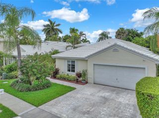1211 E Wilshire Cir, Pembroke Pines, FL 33027
