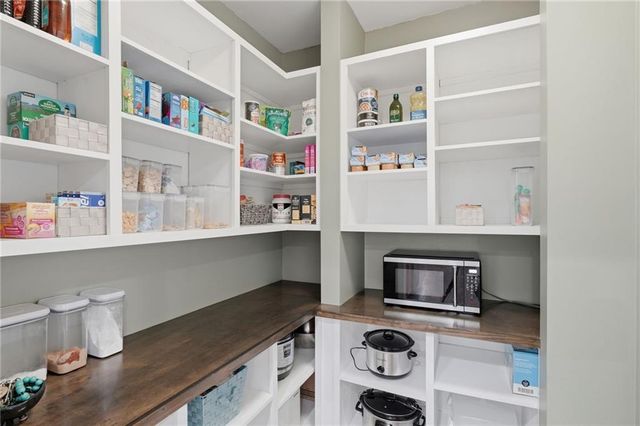 8205 Applewood Court, Gainesville, GA 30506