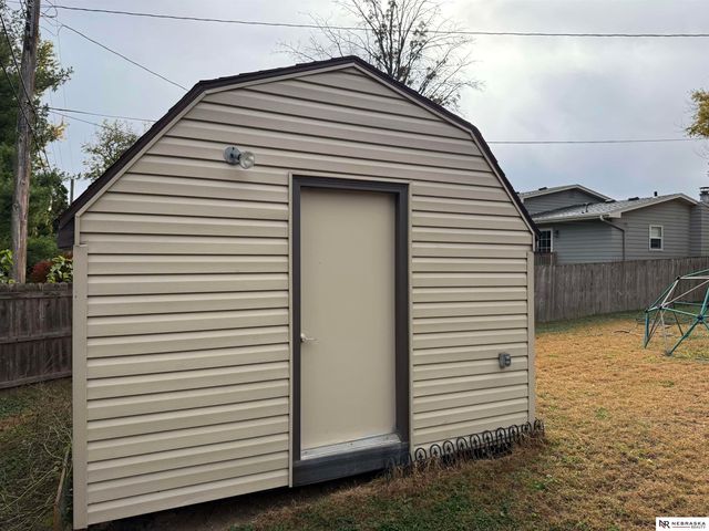 8822 Pine Drive, La Vista, NE 68128