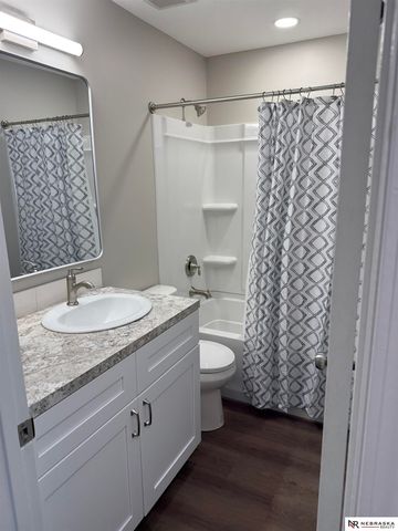 8822 Pine Drive, La Vista, NE 68128