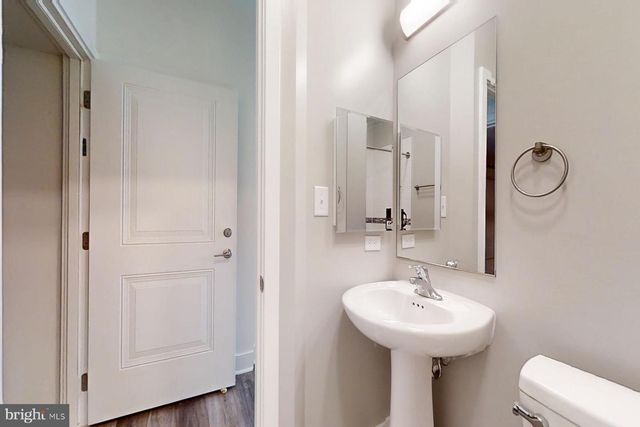 4910 EAST CAPITOL, Washington, DC 20019