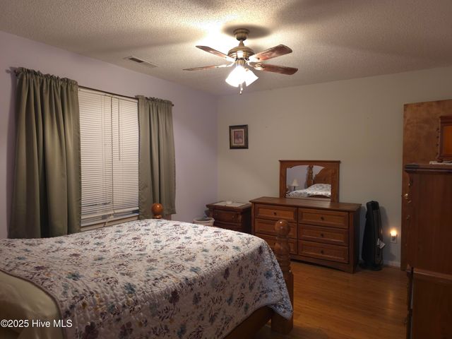 200 Carolina Drive, Jacksonville, NC 28546