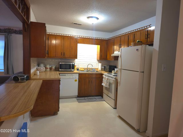 200 Carolina Drive, Jacksonville, NC 28546