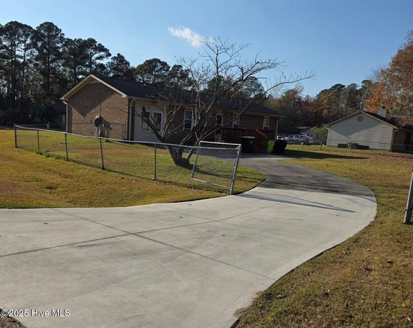 200 Carolina Drive, Jacksonville, NC 28546