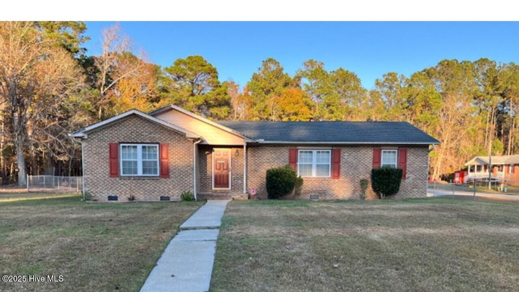 200 Carolina Drive, Jacksonville, NC 28546